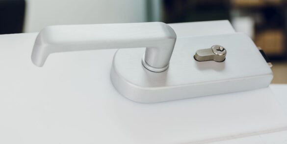 Tipos de cerraduras para puertas de vidrio
