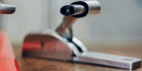 Barra apertura puerta emergencia: Seguridad y evacuación rápida en edificios