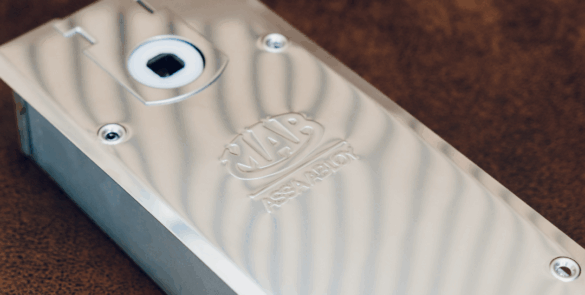 Mantenimiento de cierrapuertas de suelo: cómo alargar su vida útil y eficiencia